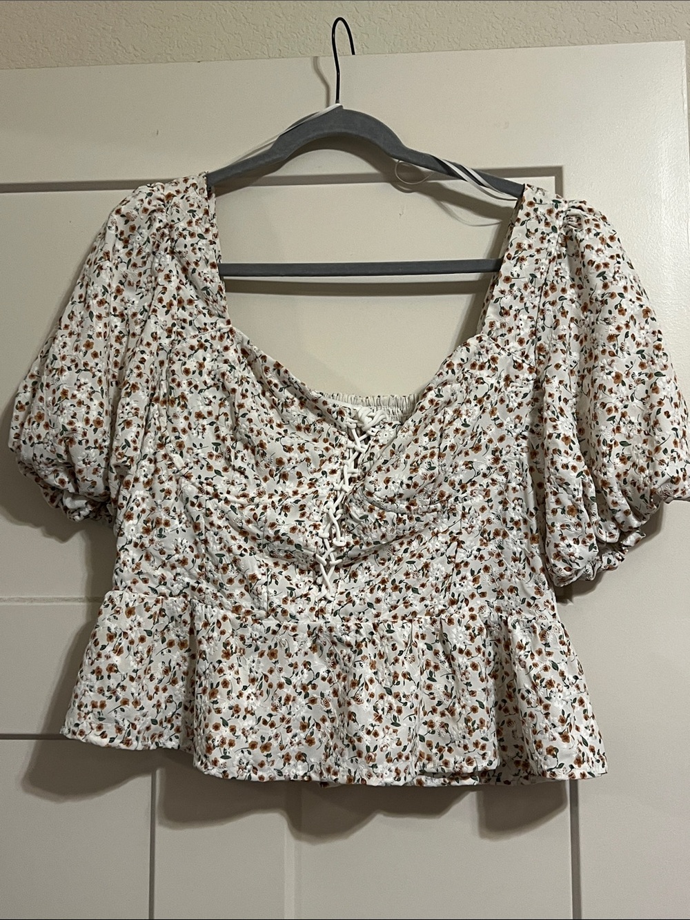 Cream Floral Puffy Sleeve Lace Up Blouse